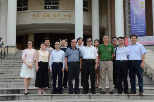 华商代表与亚洲大学代表合影留念