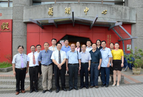 华商代表与铭传大学代表合影留念