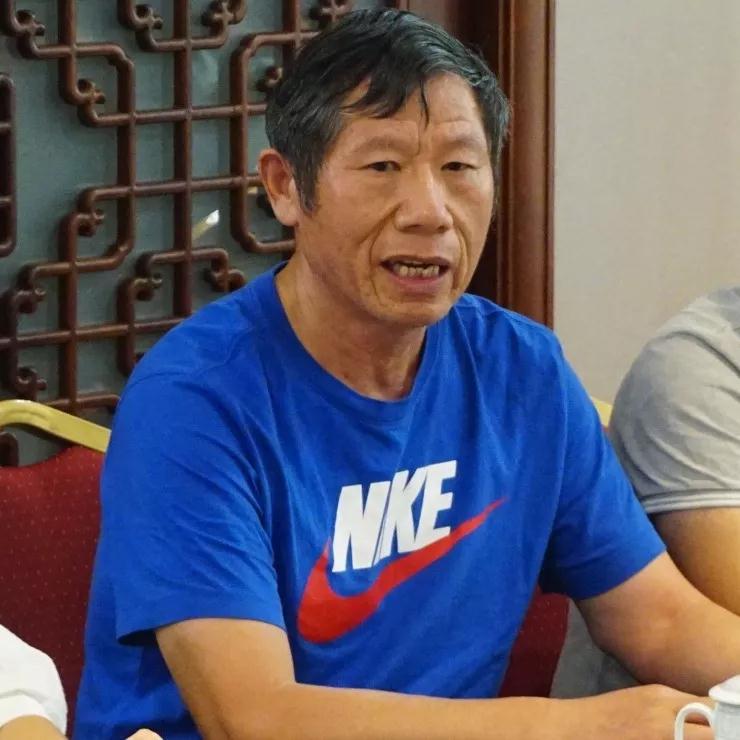 学生处处长李希恒发言